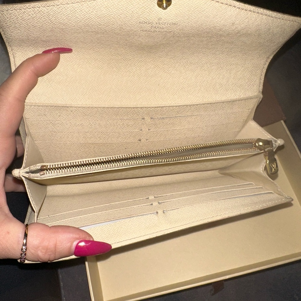 Authentic Louis Vuitton Sarah Wallet - Picture 7 of 8